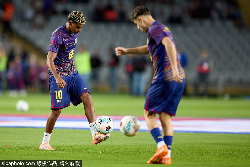 การแข่งขันเปิดตัวในรายการ Legends Classic! ตำนานบาร์เซโลนาและเรอัลมาดริดปะทะกันจุดประกายความมันส์ที่เอลซัลวาดอร์_การแข่งขัน_ฟุตบอล_โรม่า