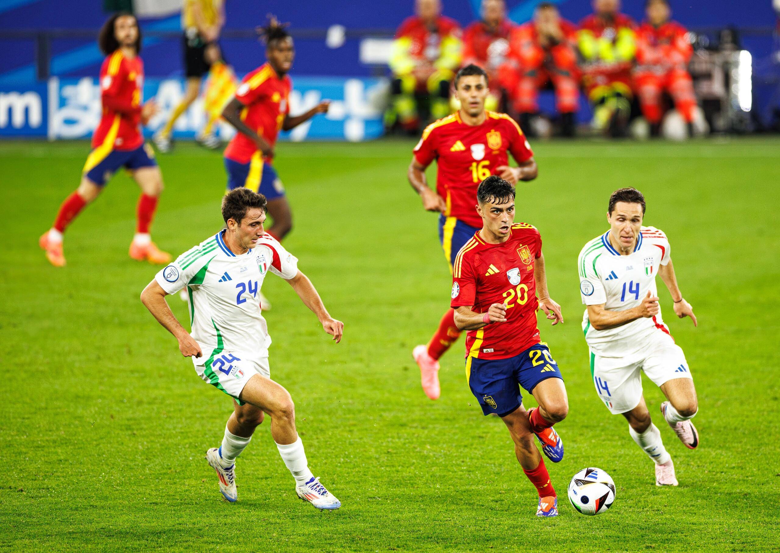 วันเสาร์ที่ 041 ศึกกัลโช่ เซเรีย อา: เฮลลาส เวโรน่า พบ อตาลันต้า - ศึกดวลเดือดแห่งเซเรีย อา! ใครจะหยุดคลื่นประตูของอตาลันต้าได้? ความท้าทายของทัพ 