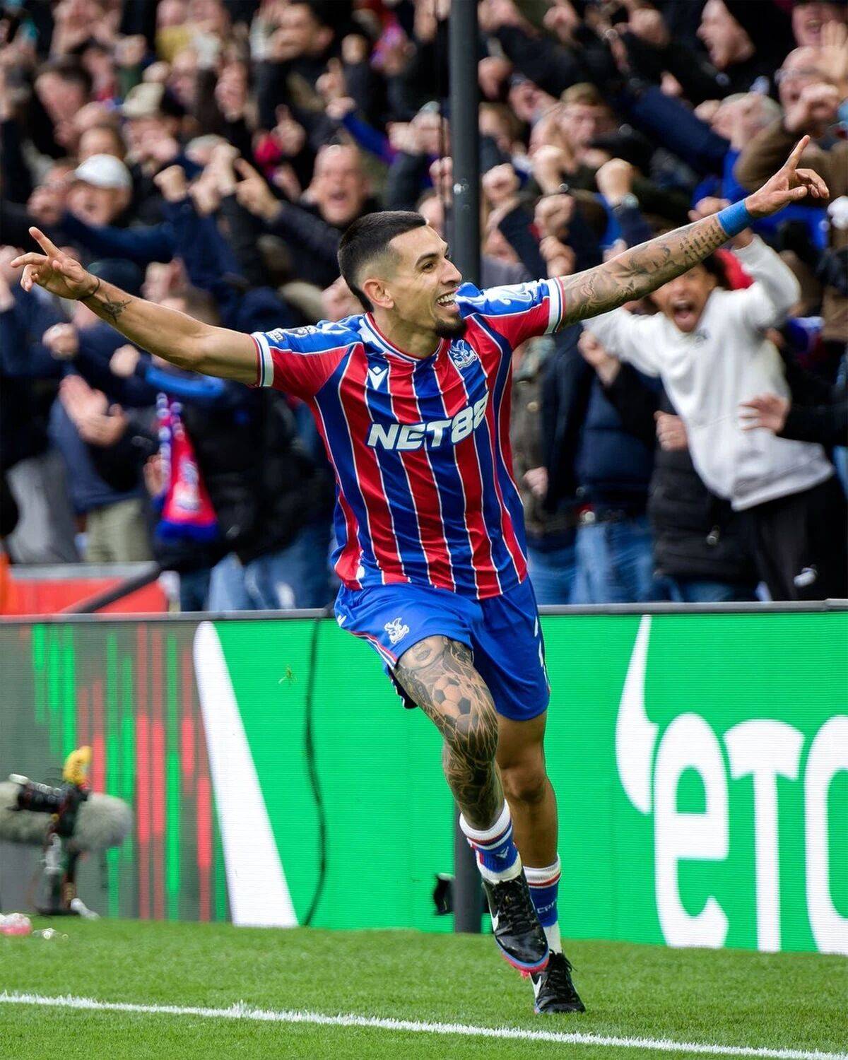 ไม่ใช่แค่กวี! ลิเวอร์พูลจับตาดูคู่กองหลังคริสตัลพาเลซเพื่อเสริมความแข็งแกร่งให้กับทีม_นีโอ_ฟลินน์_ฤดูกาลนี้