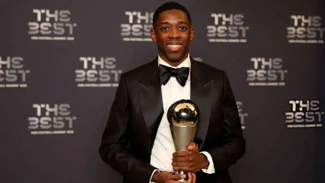 อุสมาน เดมเบเล่ กองหน้าของปารีส แซงต์-แชร์กแมง ได้รับการประกาศให้เป็นผู้ชนะรางวัลฟีฟ่า เวิลด์เพลเยอร์ ออฟ เดอะ เยียร์ ประจำปี 2025 กลายเป็นผู้เล่นคนแรกที่เกิดในทศวรรษ 1990 ที่ได้รับรางวัลนี้