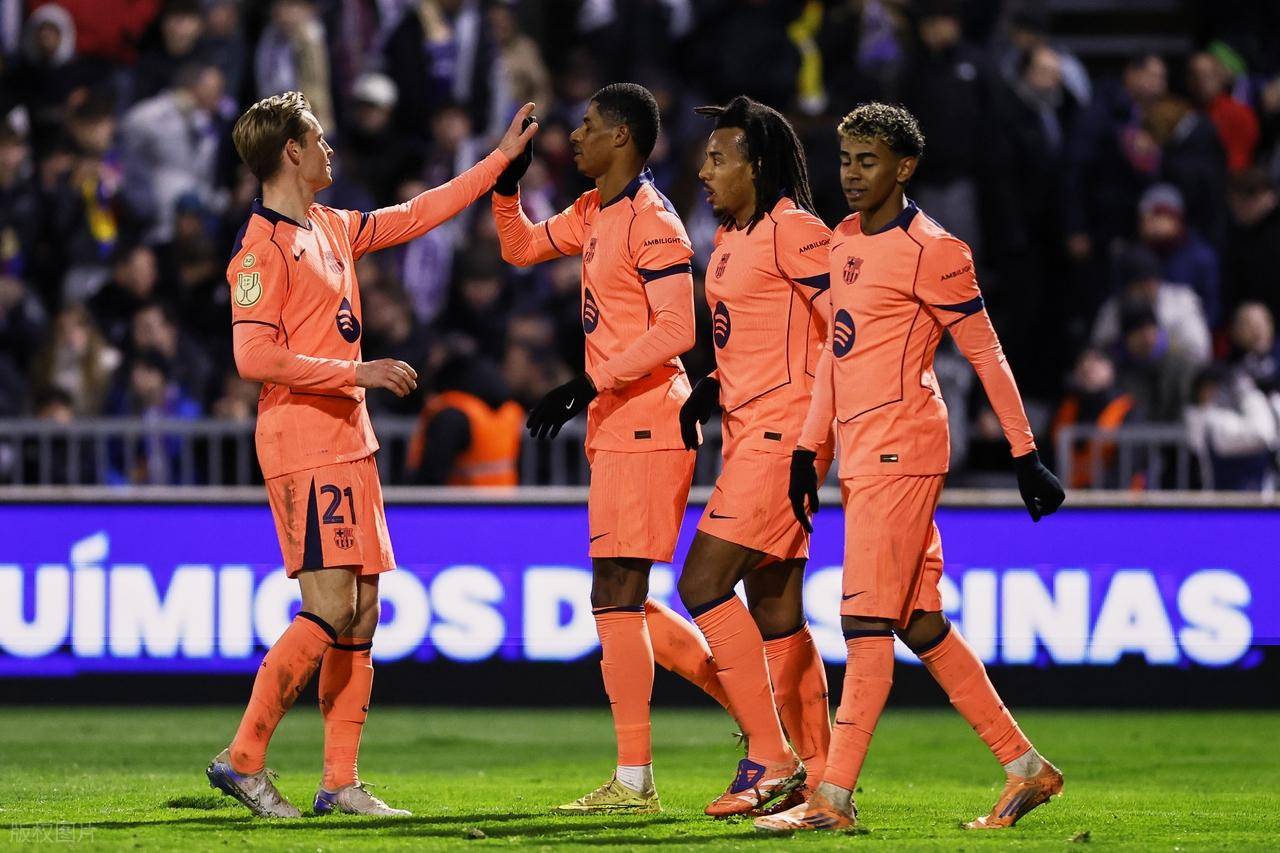 บรรลุข้อตกลงแล้ว! บาร์เซโลนาตัดสินใจเซ็นสัญญากับแรชฟอร์ดถาวร เจ็ดประตูและเก้าแอสซิสต์ได้ชนะใจคัมป์นู ยืนยันสถานะของเขาในฐานะผู้เล่นแกนกลาง! _ราฟินญา_ แอสซิสต์_ แชมเปียนส์ลีก