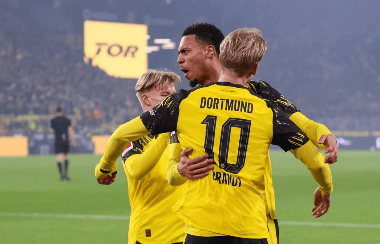 ชนะติดต่อกันสี่นัด! ทีมแกร่งแห่งบุนเดสลีกาคว้าสามแต้มเต็ม ขยับขึ้นอันดับสอง ไล่จี้บาเยิร์น มิวนิคอย่างใกล้ชิด_โบรุสเซีย ดอร์ทมุนด์_การแข่งขัน_อาเดเยมี