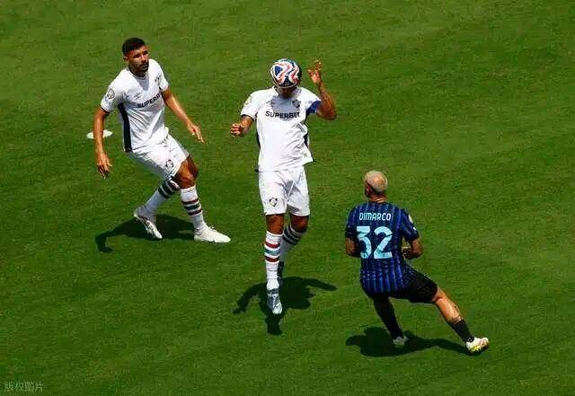 ข้อเสนอ 50 ล้านปอนด์ + ค่าปรับ 80 ล้านปอนด์! ดาวรุ่งวัย 19 ปีจุดชนวนสงครามประมูลระหว่างเรอัล มาดริดและท็อตแน่ม ฮ็อตสเปอร์ – เขาจะไปลงเอยที่ไหน? _Layan_ _ศักยภาพ_ _ยูโร_