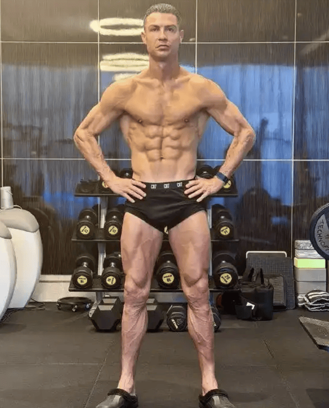 ปีศาจ! สื่ออังกฤษเปิดเผยความลับของโรนัลโด้ในการรักษาสภาพร่างกายให้อยู่ในระดับสูงสุด: แบ่งการนอนออกเป็น 5 ช่วง แต่ละช่วงนาน 1.5 ชั่วโมง_การนอน_ฟิตเนส_โพสต์