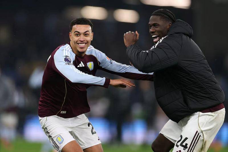 แอสตัน วิลล่า ยังคงฟอร์มร้อนแรงด้วยการชนะติดต่อกันสิบนัดในทุกรายการตลอดสองเดือนที่ผ่านมา! การแข่งขัน: อาร์เซนอล พบ แอสตัน วิลล่า พรีเมียร์ลีก