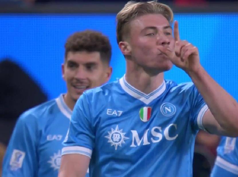 พ่ายแพ้ 0-2! เอซี มิลาน ตอนนี้ไม่มีที่ว่างสำหรับความผิดพลาด: ถูกตัดออกจากทุกการแข่งขันถ้วย และหากพวกเขาไม่สามารถชนะในเซเรีย อาได้ มันจะเป็นฤดูกาลของความผิดหวังครั้งใหญ่สามครั้ง โฮลแลนด์ แชมเปียนส์ลีก อินเตอร์ มิลาน