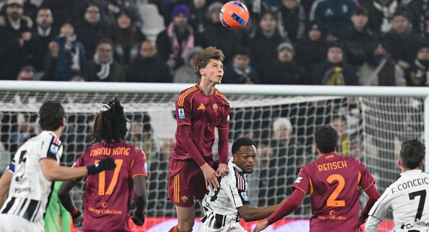 2-1! การแข่งขันชิงอันดับท็อปโฟร์ของเซเรียอาต้องพลิกผันเมื่อยูเวนตุสคว้าชัยชนะติดต่อกันเป็นนัดที่สาม ทำให้ตอนนี้ตามหลังโซนแชมเปียนส์ลีกเพียงหนึ่งแต้ม_การแข่งขัน_เอเอส โรม่า_ฟุตบอล