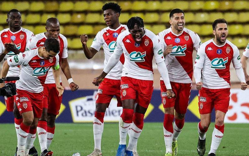 การแข่งขันฟุตบอลถ้วยฝรั่งเศสข้ามดิวิชั่น: สตราส์บูร์ก พบ ดันเคิร์ก ทีมเจ้าบ้านที่ขาดผู้เล่นหลายคนต้องเผชิญหน้ากับทีมแกร่งที่ยังไม่แพ้ใครในการแข่งขันชิงตำแหน่งเลื่อนชั้น กลยุทธ์ทีมเยือน: กลางสนาม