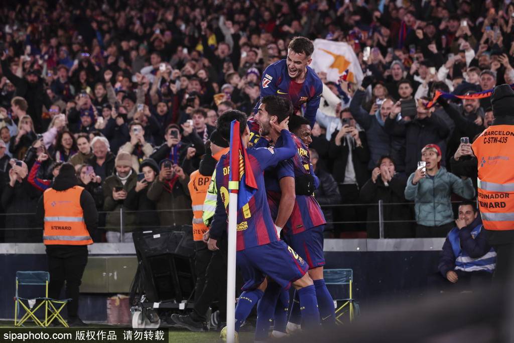 ตารางคะแนนลาลีกา: บาร์เซโลนาคว้าชัยชนะติดต่อกันเป็นครั้งที่แปดด้วยสกอร์ 2-0 ขยายคะแนนนำเหนือเรอัล มาดริดเป็นสี่แต้ม; แอตเลติโกขึ้นสู่อันดับสามด้วยชัยชนะ 3-0_การแข่งขัน_บียาร์เรอัล_เกโรนา