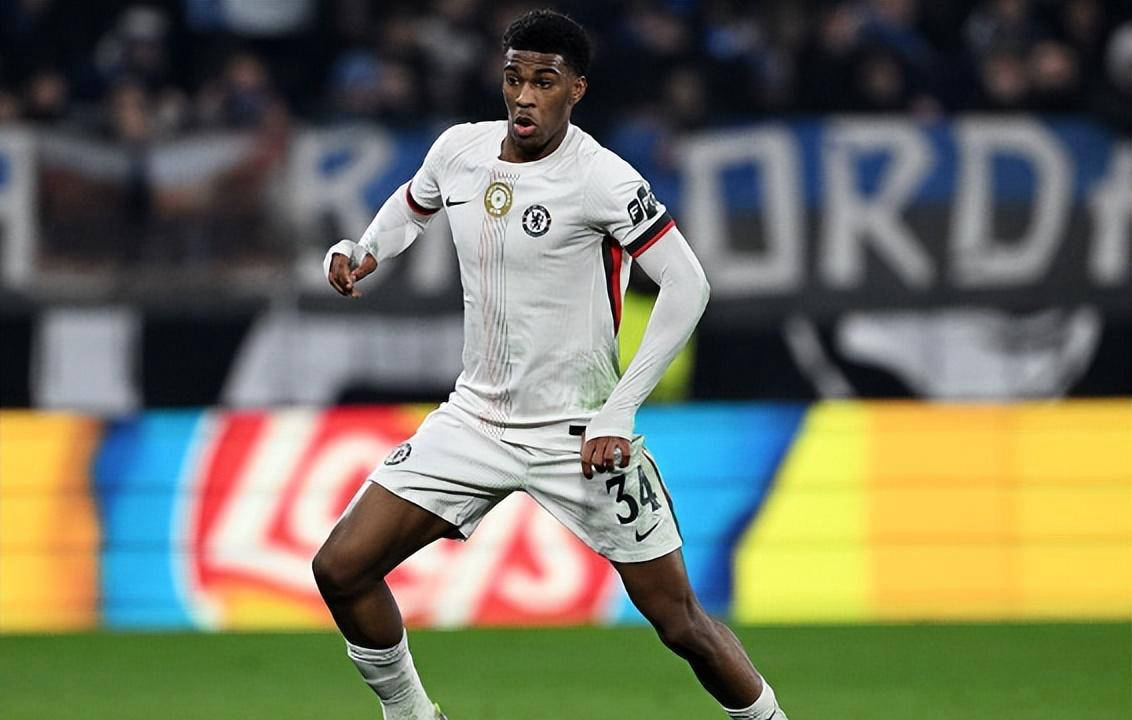 แมนเชสเตอร์ ซิตี้ เล็งเป้าไปที่กองหลังสารพัดประโยชน์ของเชลซี, บาเยิร์น มิวนิค จับตามองเขาอย่างกระหาย, สิงห์บลูส์มุ่งมั่นที่จะรั้งตัวเขาไว้ _อชัง ปัง_ แชมเปียนส์ลีก บาเยิร์น มิวนิค