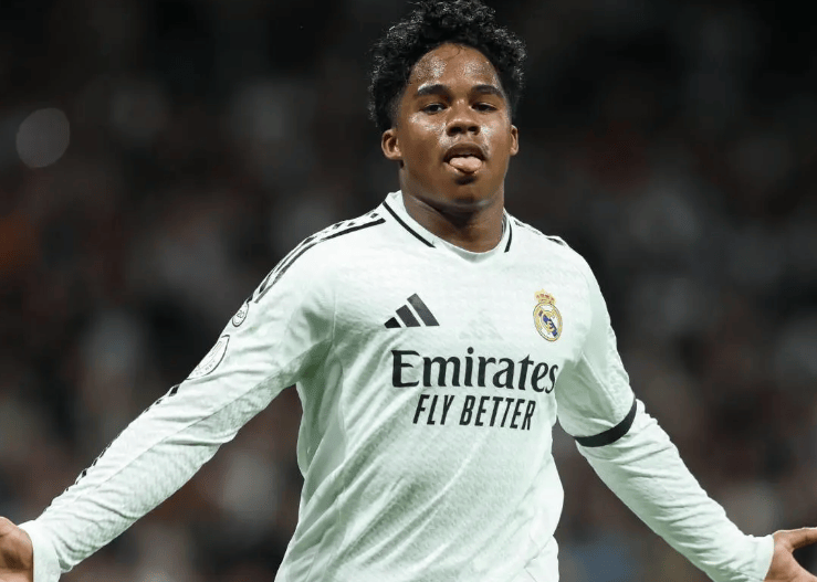 ลาก่อน เรอัล มาดริด! ประกาศอย่างเป็นทางการแล้ว โรนัลโด้คนใหม่วัย 19 ปี! ไม่หวั่นไหวกับเงาของเอ็มบัปเป้ เตรียมย้ายสู่ลีกเอิงเพื่อไล่ล่ารองเท้าทองคำและพิสูจน์คุณค่าของตัวเอง_Derek_Brazil_opportunity