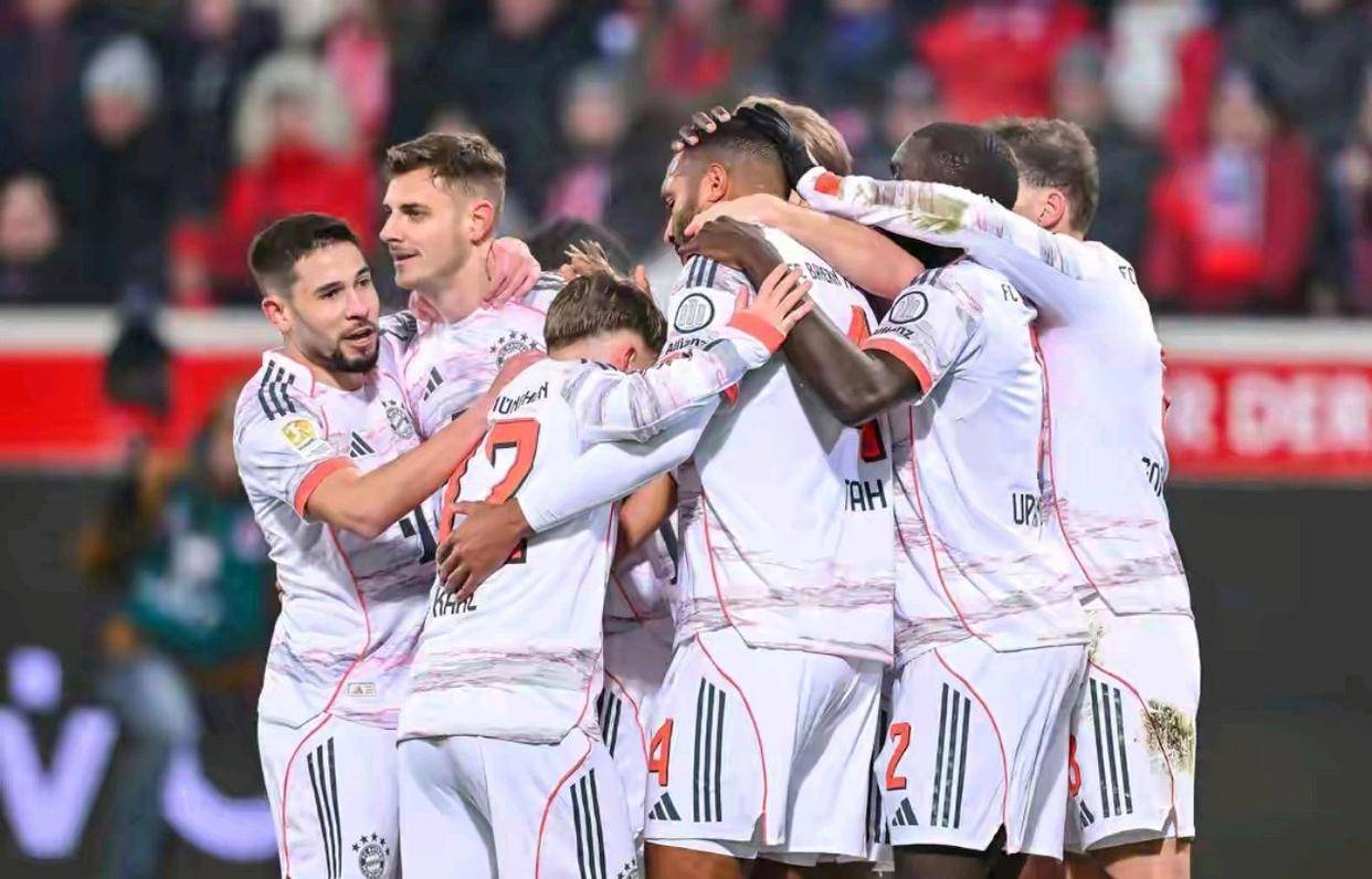 บาเยิร์น มิวนิค สร้างสถิติปาฏิหาริย์ในบุนเดสลีกา: ครองตำแหน่งจ่าฝูงตลอดฤดูกาลเพื่อเขียนประวัติศาสตร์ใหม่ ตารางลีก | การแข่งขัน | ฤดูกาล