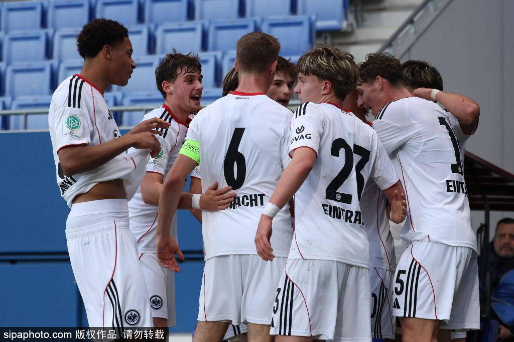 อนาคตของเลวานดอฟสกี้: พายุการย้ายทีมจากบาร์เซโลนาสู่ MLS บาร์เซโลนา มิลาน ความท้าทาย