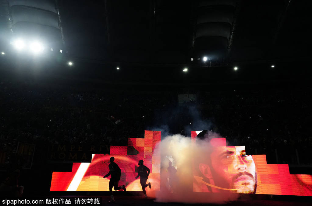 แมนเชสเตอร์ ยูไนเต็ด เรียกร้อง 50 ล้านยูโร! สื่ออิตาลี: โรม่า เสนอข้อตกลงยืมตัวพร้อมซื้อขาด + ค่าตัวรวม 40 ล้านยูโรสำหรับ ซิร์คเซ่