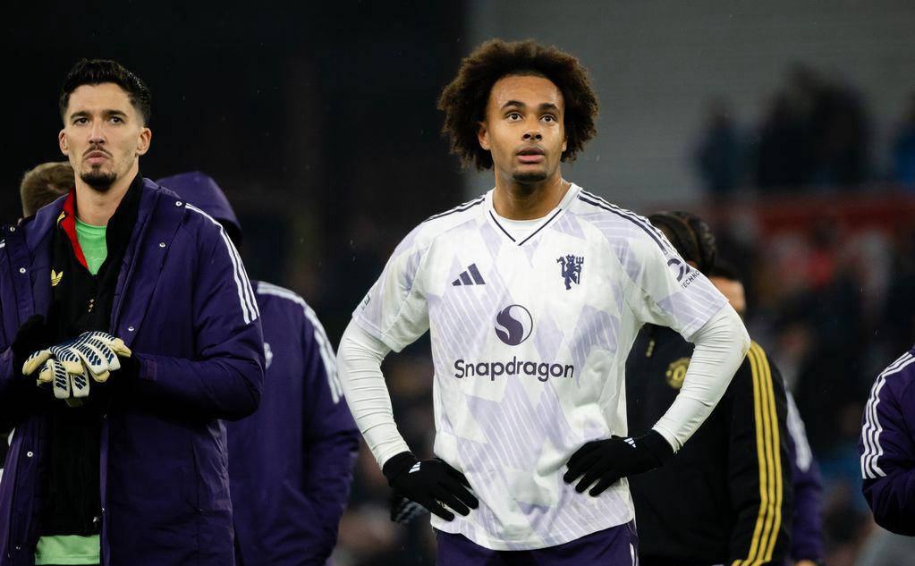 แมนเชสเตอร์ ยูไนเต็ด ยืนยัน กองหน้าค่าตัว 130,000 ปอนด์ต่อสัปดาห์ ย้ายไปร่วมทีมโรม่าด้วยสัญญายืมตัวเดือนมกราคม อาโมอีนเผชิญวิกฤตแนวรุก _ซิร์คซี_ _แมนเชสเตอร์ ซิตี้_ _เซเรีย อา_