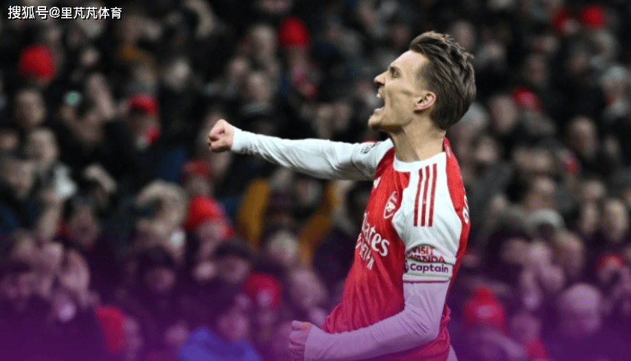 การแข่งขันชิงแชมป์ยังคงดำเนินต่อไป! แมนเชสเตอร์ ซิตี้ และ อาร์เซนอล ต่างคว้าชัยชนะ 2-1 โดย โอเดการ์ด และ เซร์จิโอ กลายเป็นผู้เล่นคนสำคัญ_ไบรท์ตัน_ฟอเรสต์_เทอร์