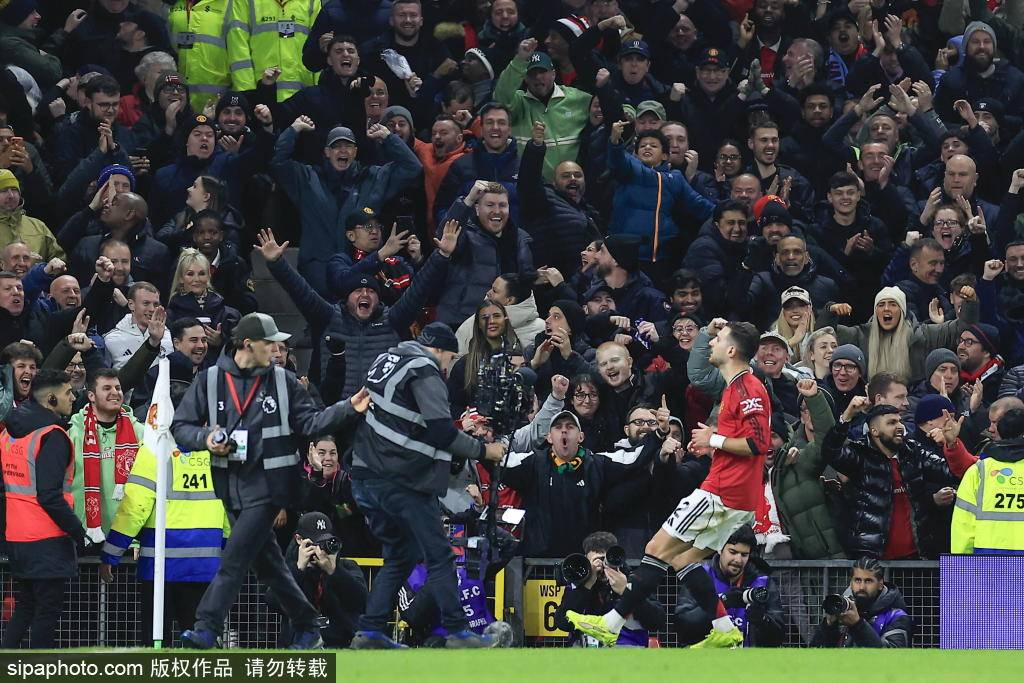 การเปลี่ยนแปลงกลยุทธ์การซื้อขายนักเตะของแมนเชสเตอร์ยูไนเต็ด: บทใหม่ในความร่วมมือระหว่างอาโมอีม-แรตคลิฟฟ์ _นักเตะ_คูตินโญ่_เซสเซญง